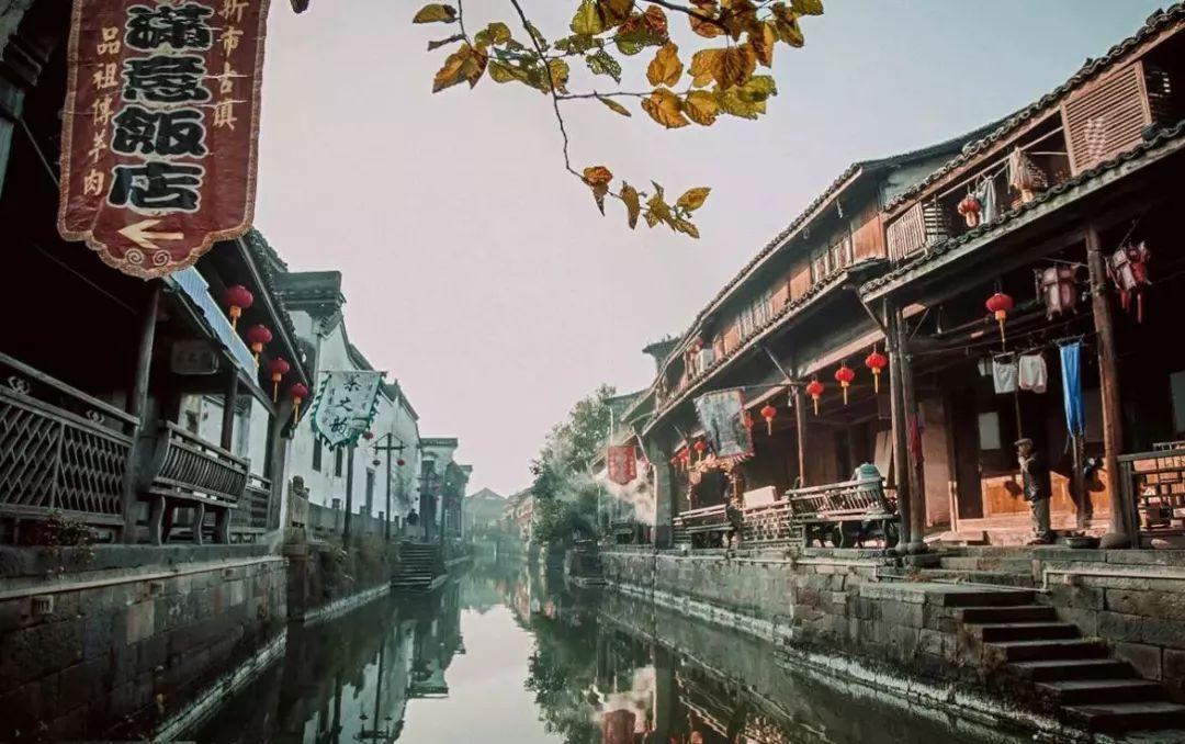匆忙离开
